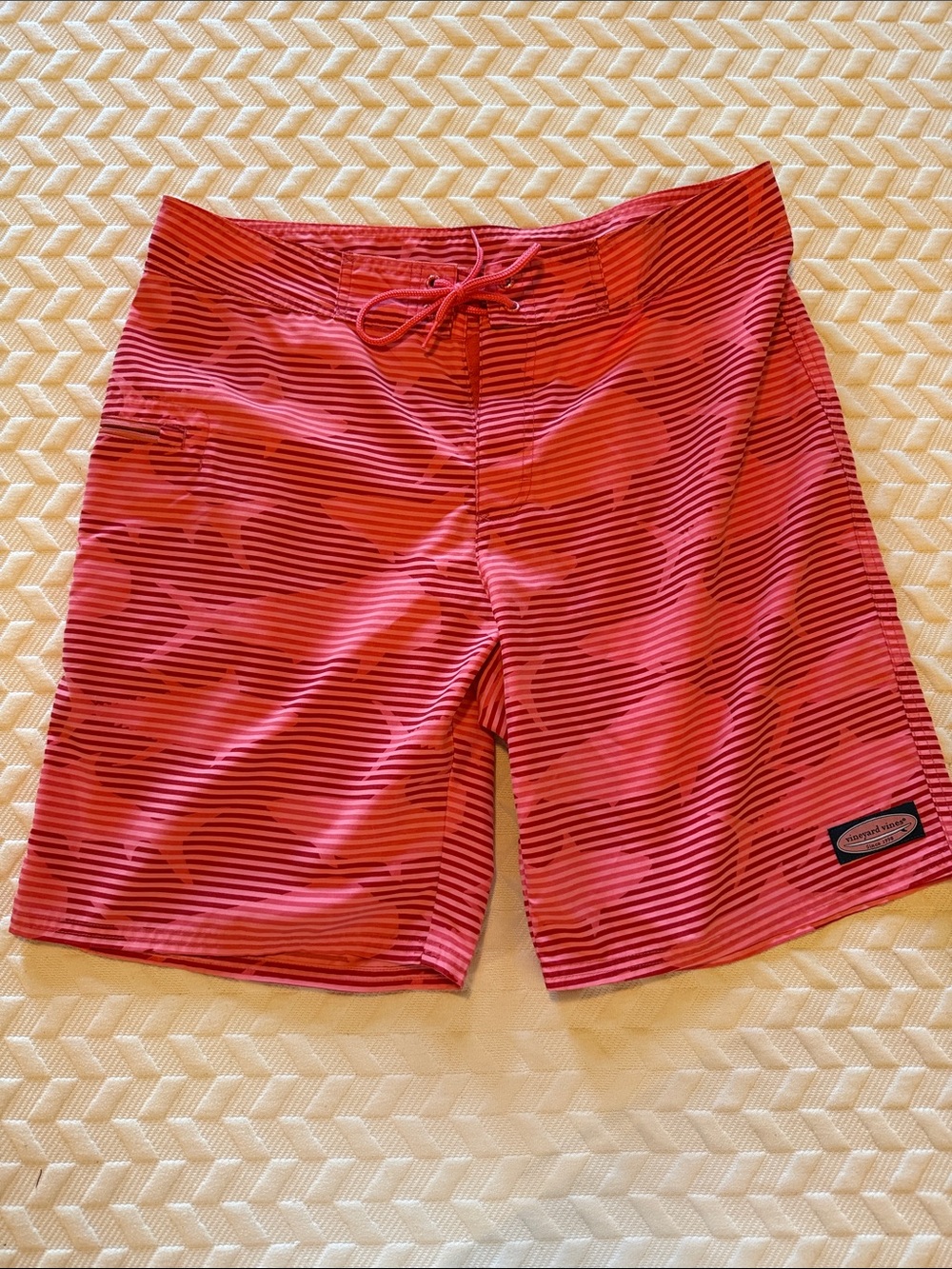 NWOT Men’s Vineyard Vines Red Pink Striped Shark Print Swim Board Shorts Sz 33